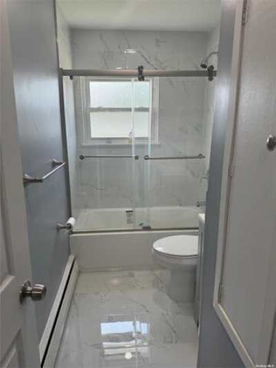 Home For Sale in Deer Park, New York