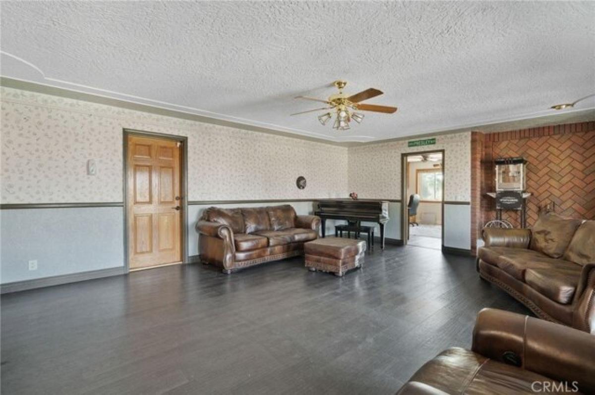 Picture of Home For Sale in Apple Valley, California, United States