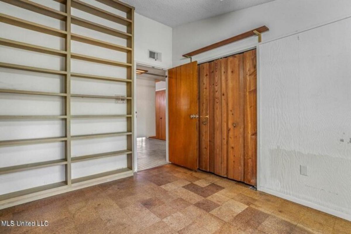 Picture of Home For Sale in Ocean Springs, Mississippi, United States