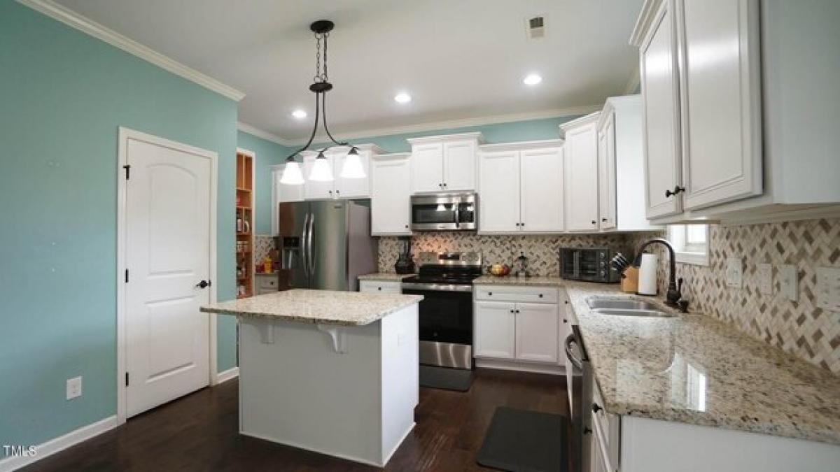 Picture of Home For Sale in Clayton, North Carolina, United States