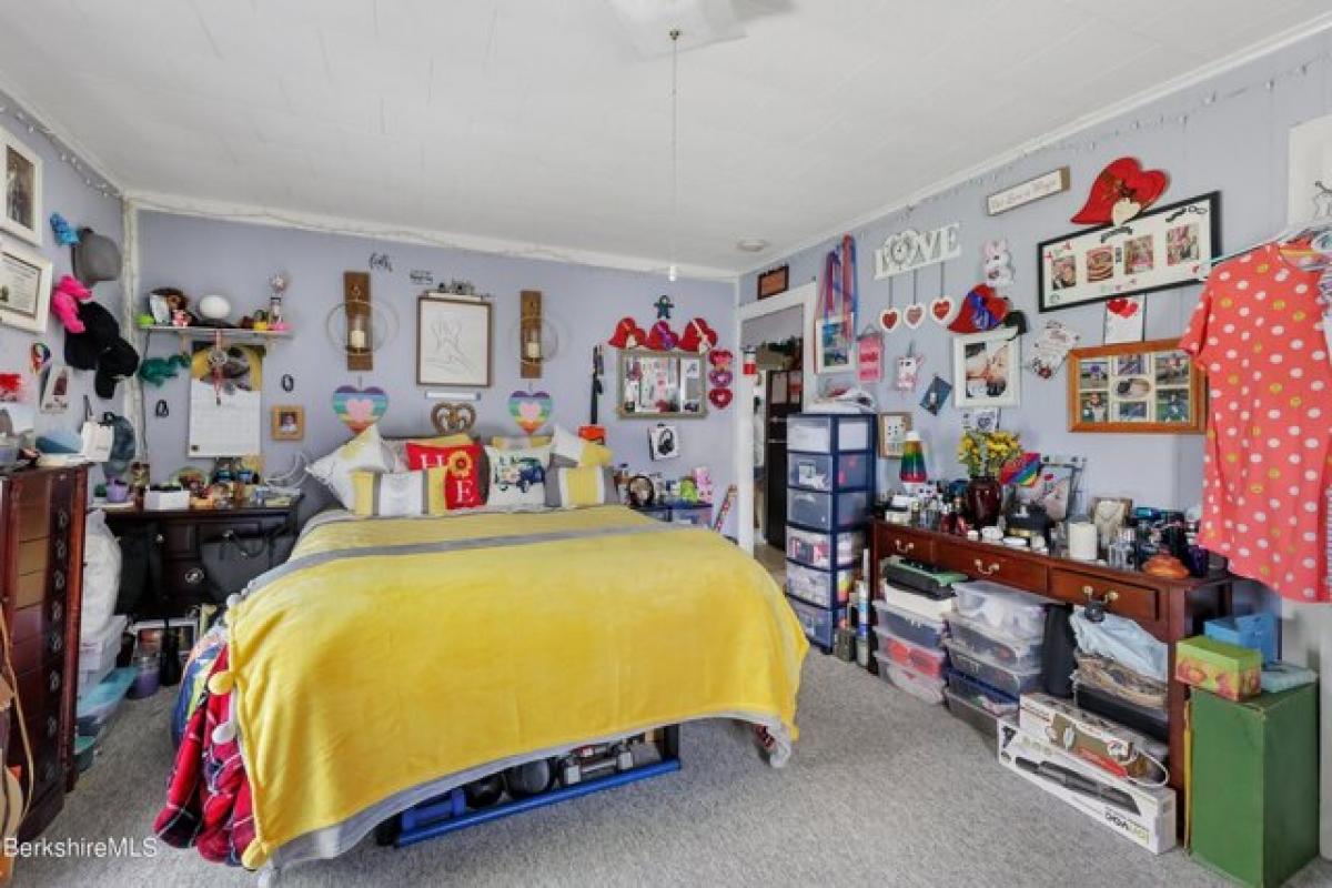 Picture of Home For Sale in Pittsfield, Massachusetts, United States