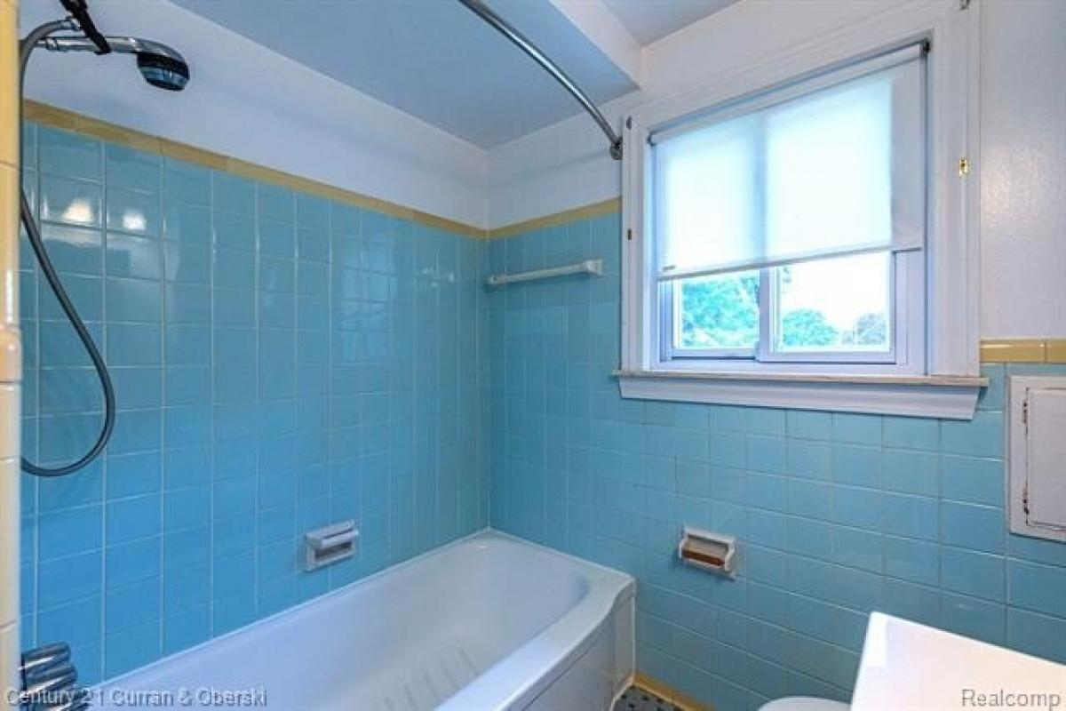 Picture of Home For Sale in Saint Clair Shores, Michigan, United States