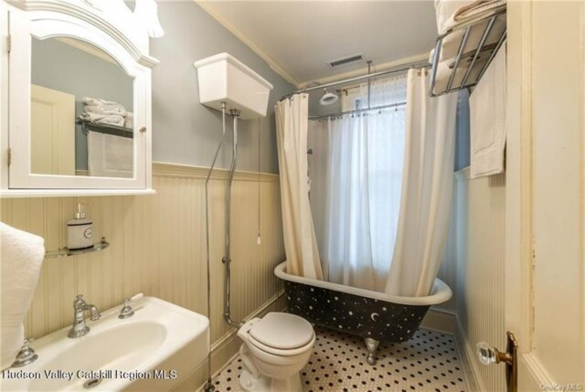 Picture of Home For Sale in Poughkeepsie, New York, United States