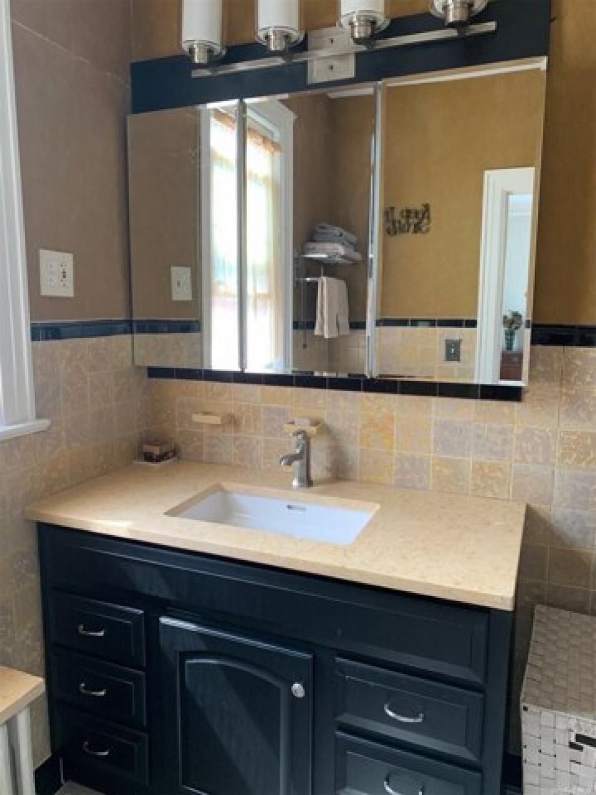 Picture of Home For Sale in Long Beach, New York, United States