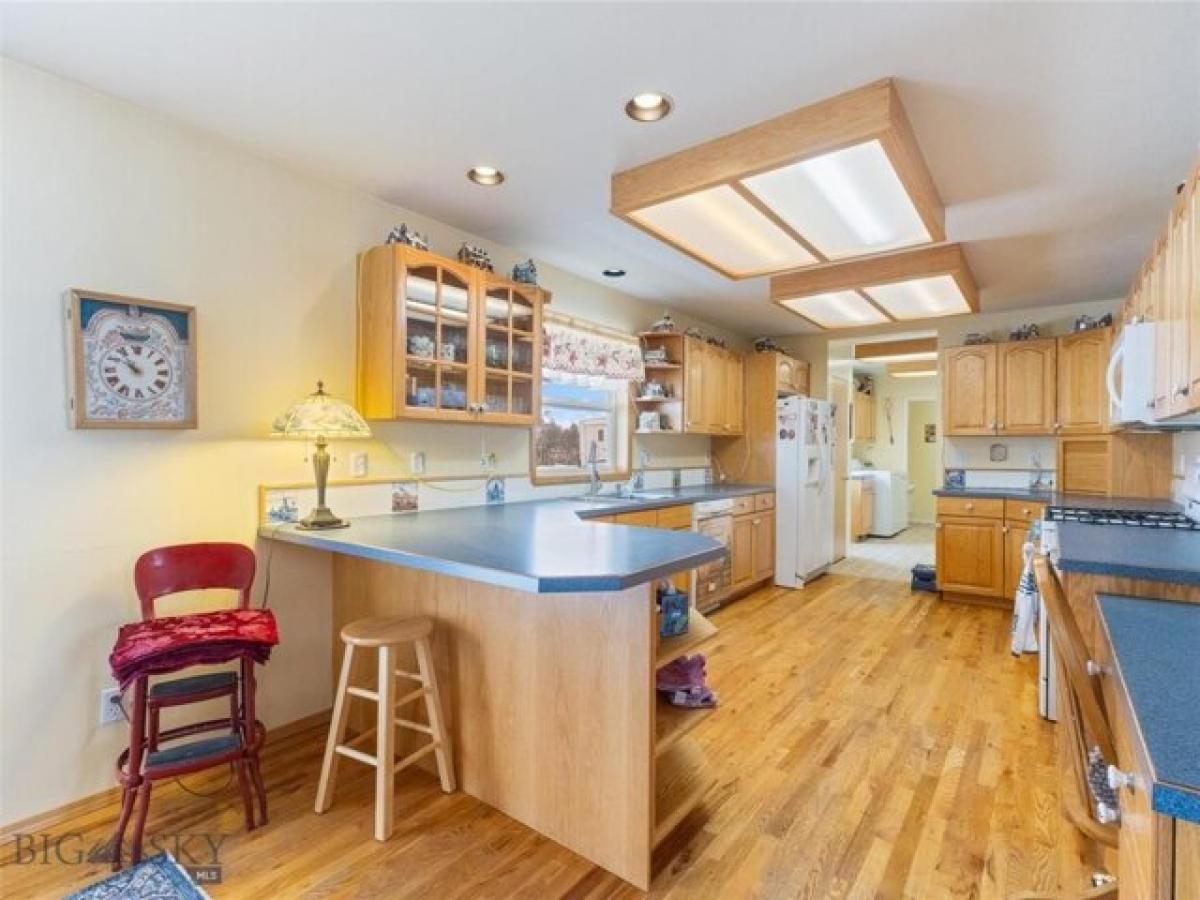 Picture of Home For Sale in Belgrade, Montana, United States