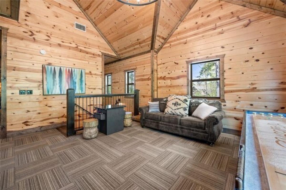 Picture of Home For Sale in Broken Bow, Oklahoma, United States