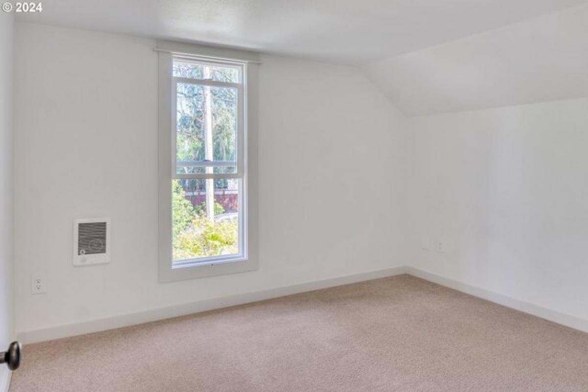 Picture of Home For Sale in McMinnville, Oregon, United States