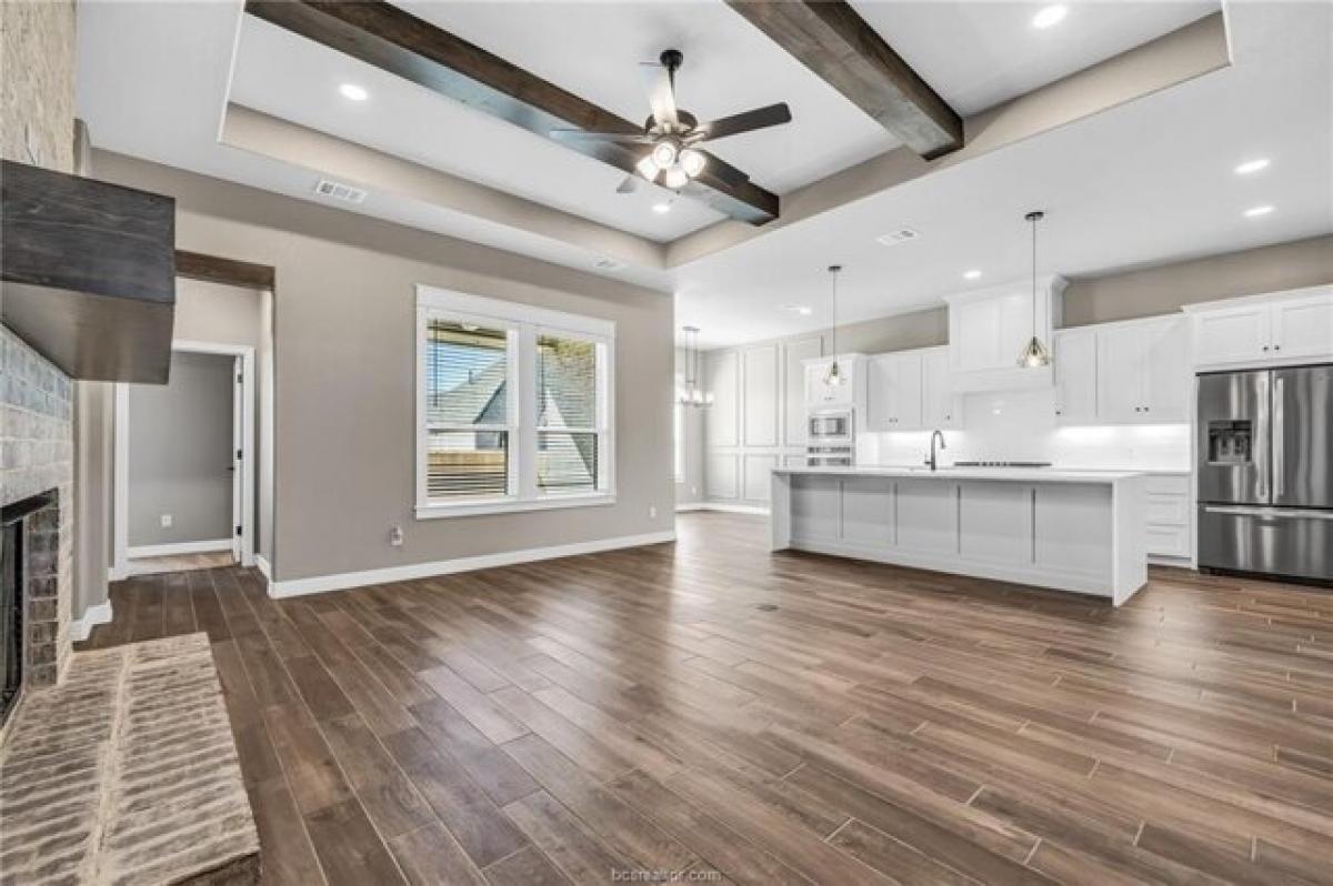 Picture of Home For Sale in Bryan, Texas, United States