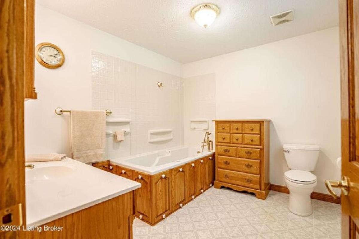 Picture of Home For Sale in Elizabethtown, Kentucky, United States