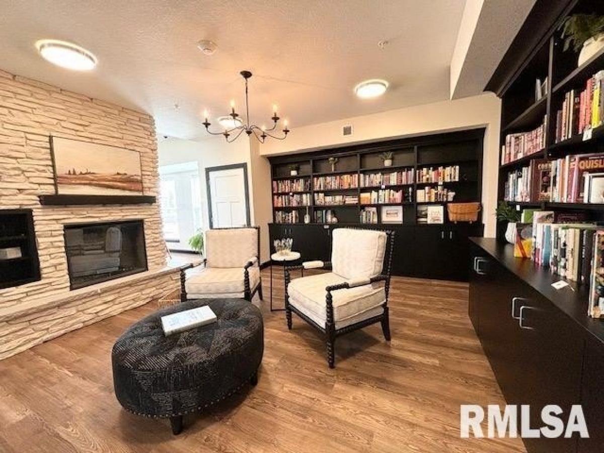 Picture of Home For Sale in Bettendorf, Iowa, United States