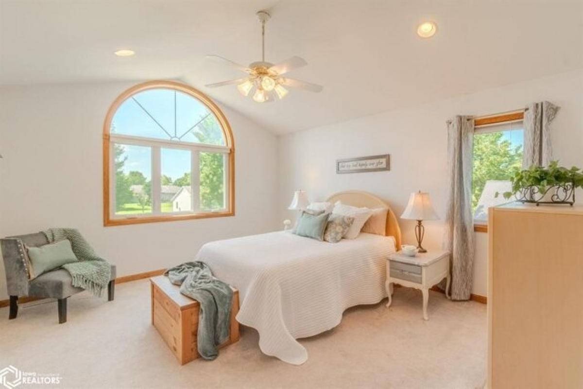 Picture of Home For Sale in Mason City, Iowa, United States