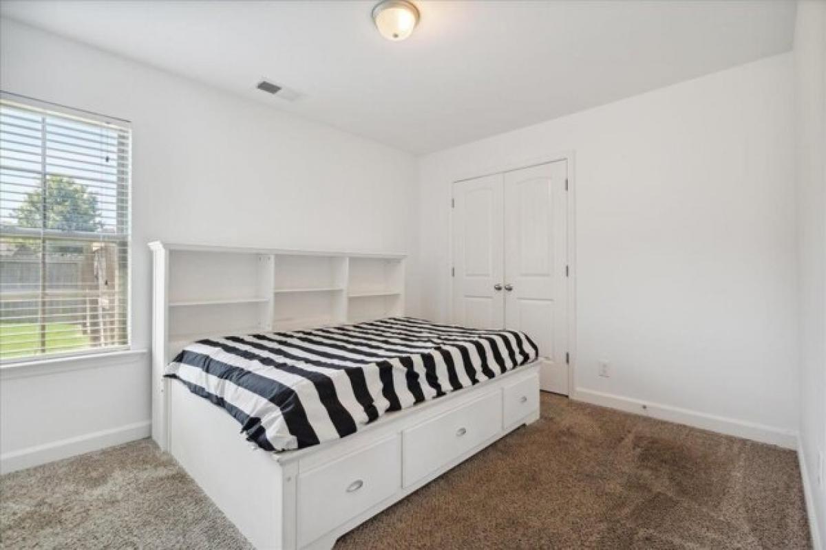 Picture of Home For Sale in Oakland, Tennessee, United States