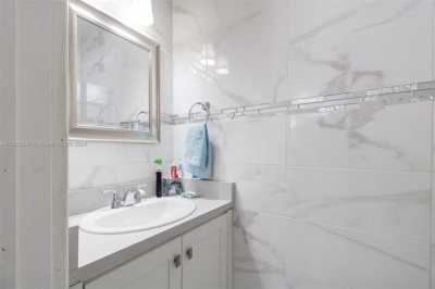 Home For Sale in Miami Gardens, Florida