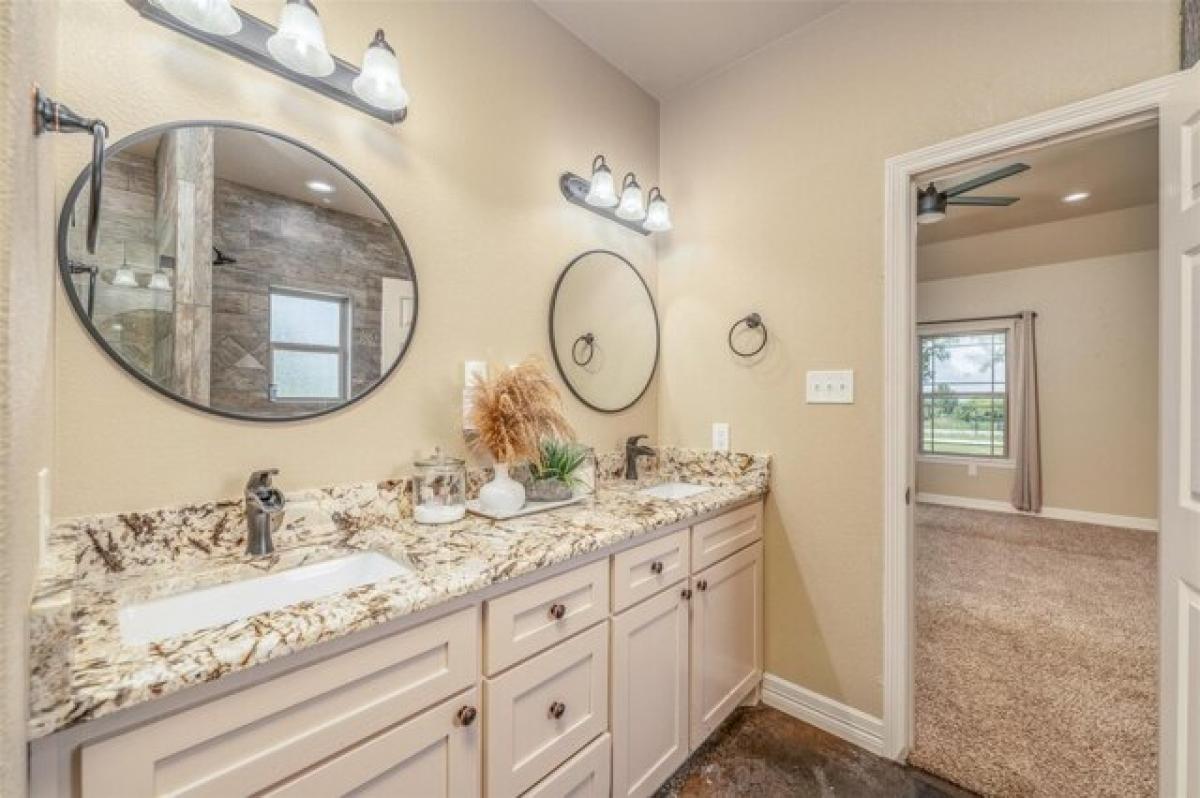 Picture of Home For Sale in Alvarado, Texas, United States