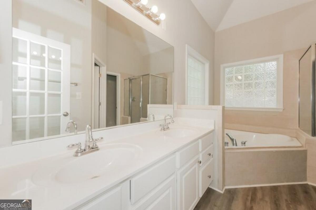 Picture of Home For Sale in Newnan, Georgia, United States