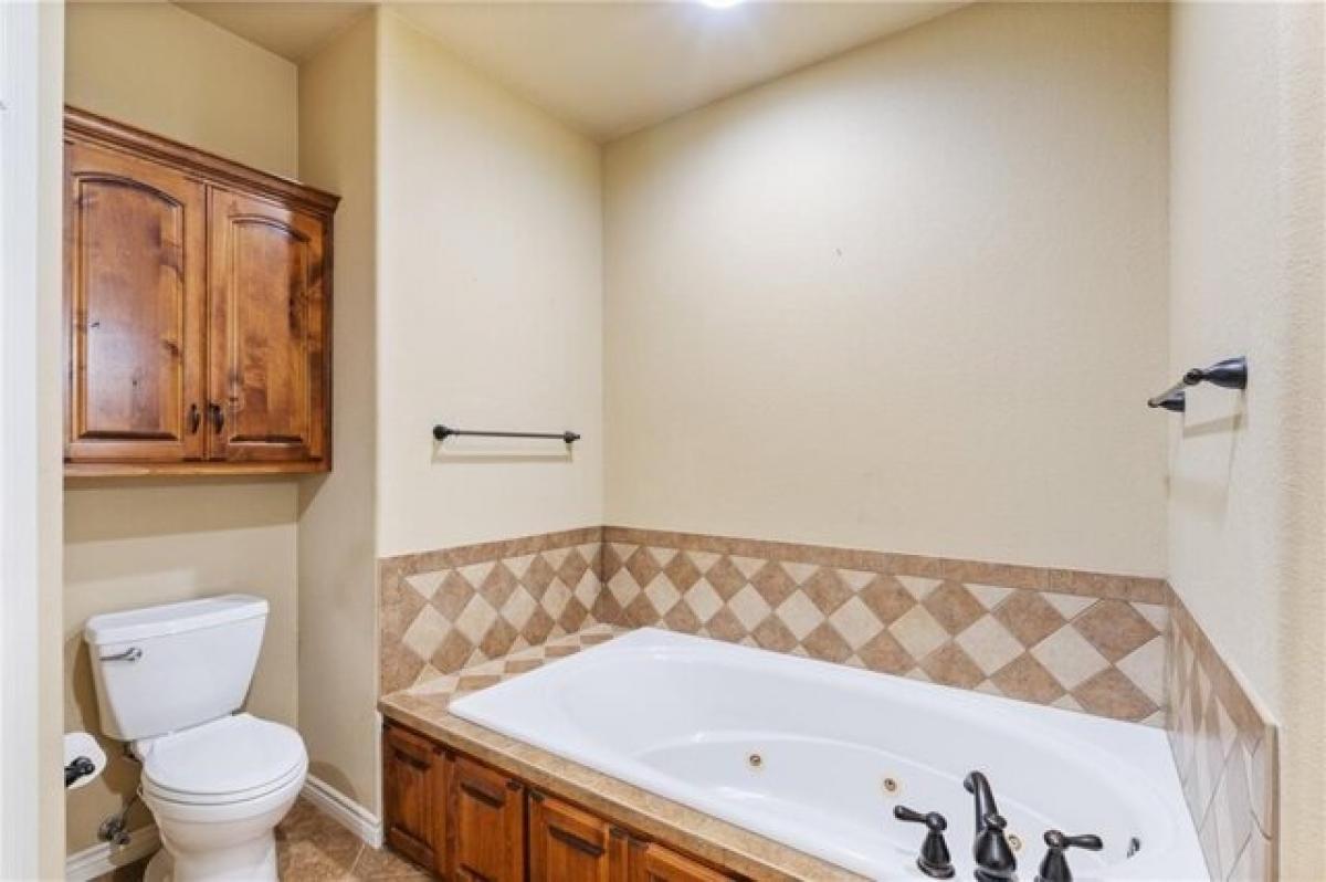 Picture of Home For Sale in Bella Vista, Arkansas, United States