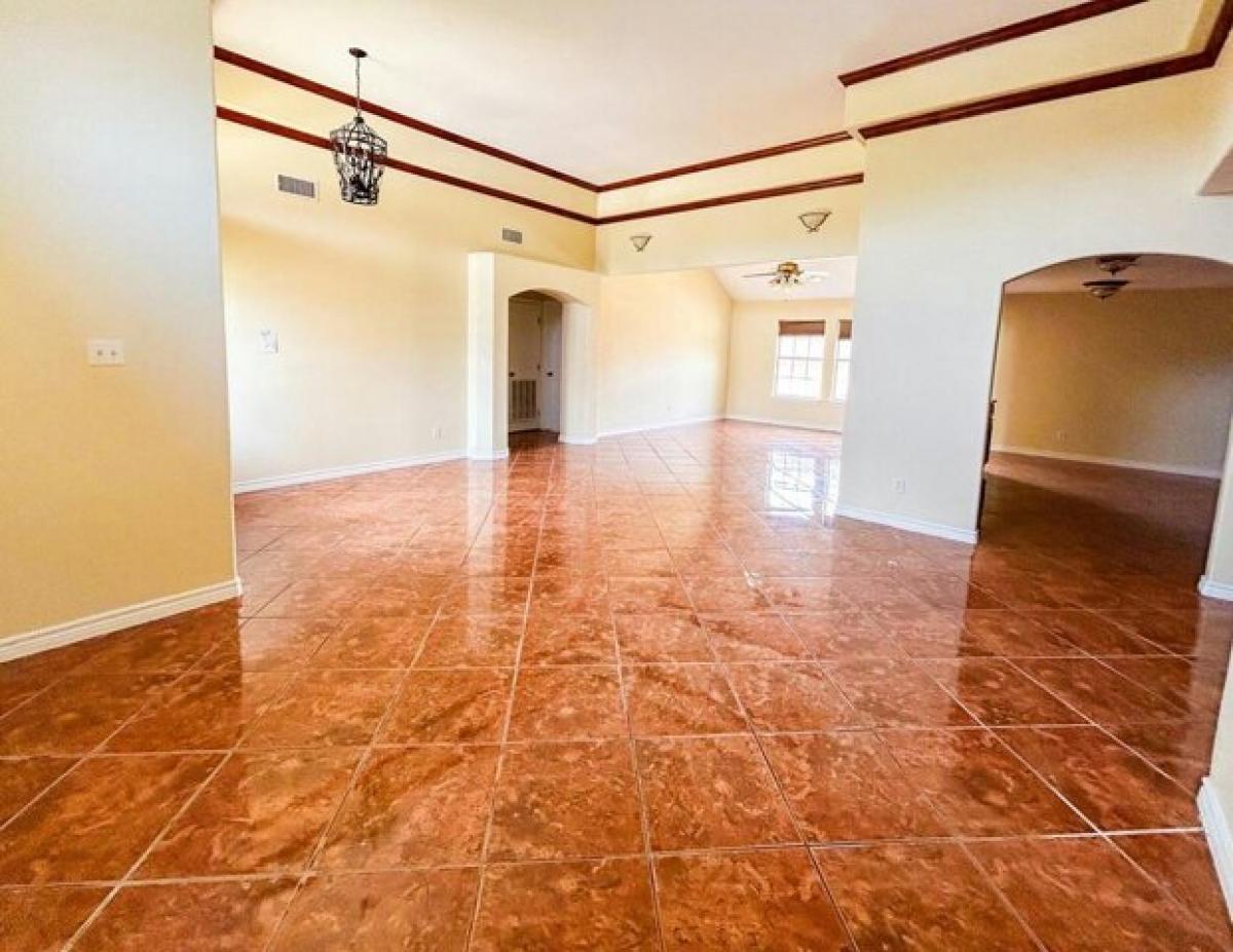 Picture of Home For Sale in Eagle Pass, Texas, United States