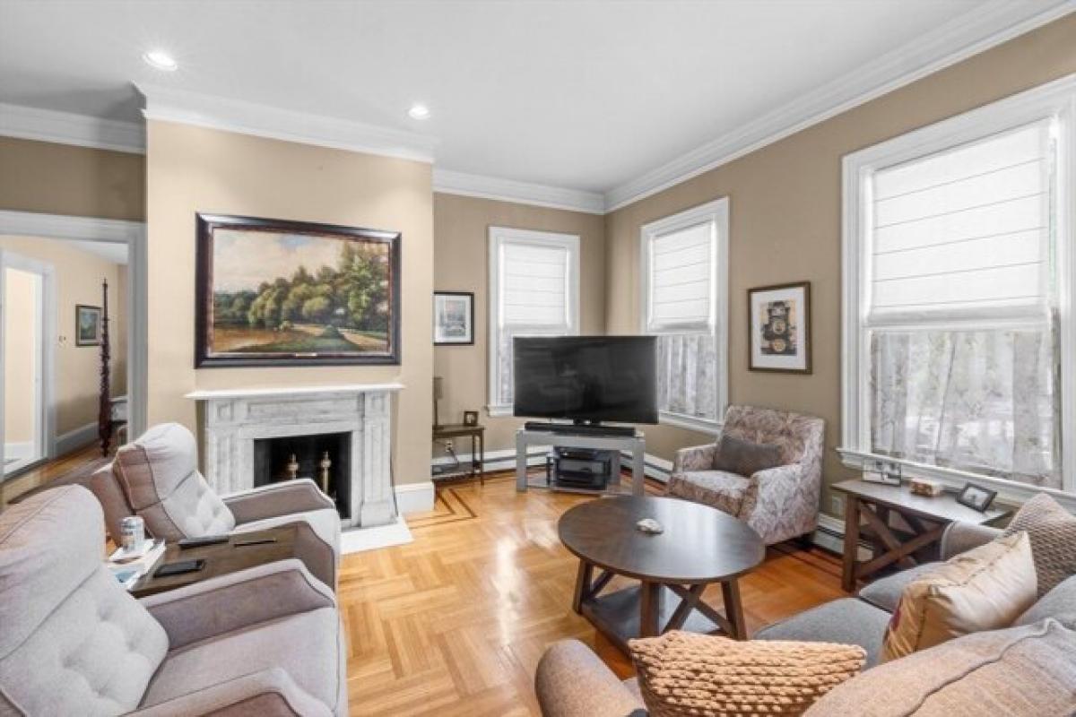 Picture of Home For Sale in Fall River, Massachusetts, United States