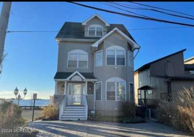 Home For Sale in Toms River, New Jersey