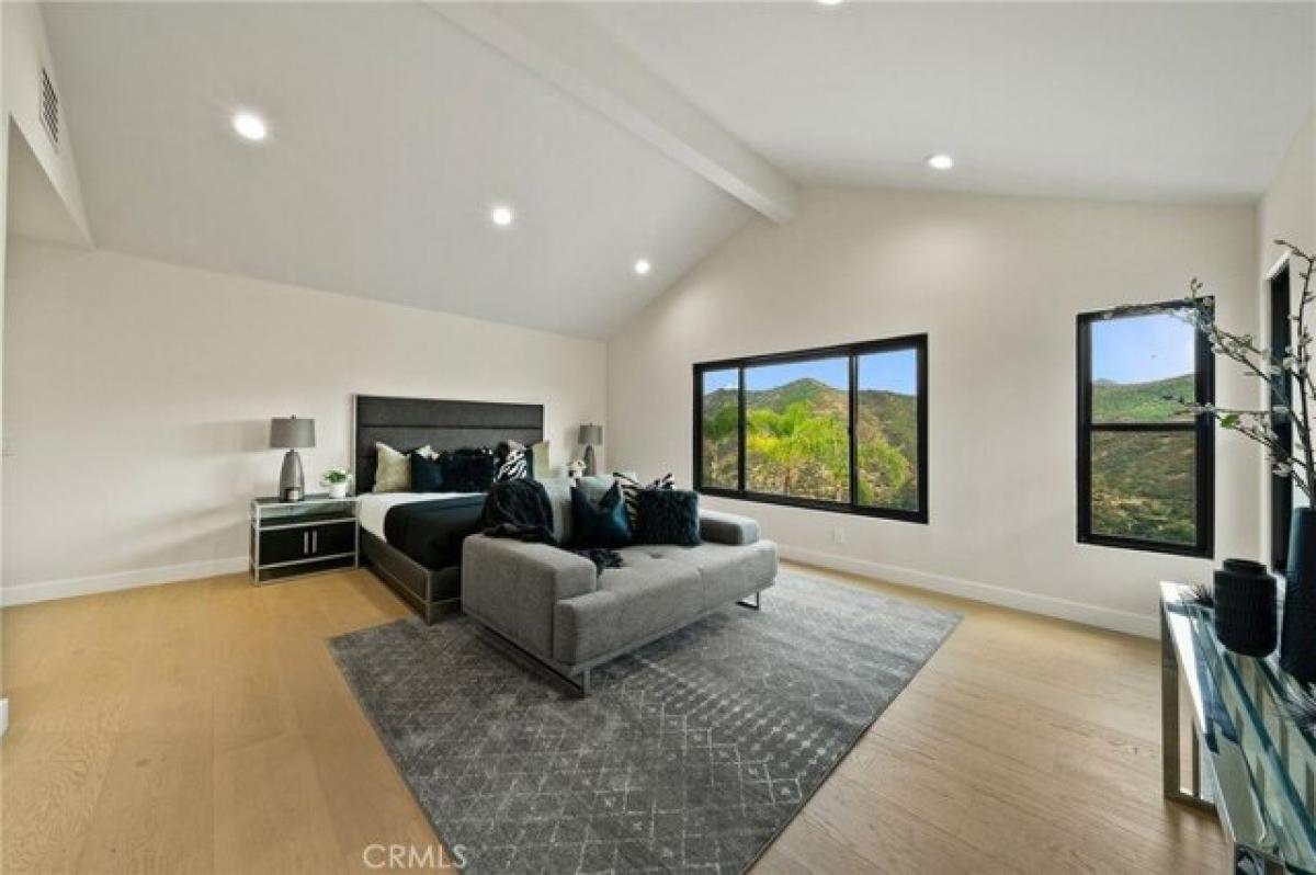 Picture of Home For Sale in Westlake Village, California, United States