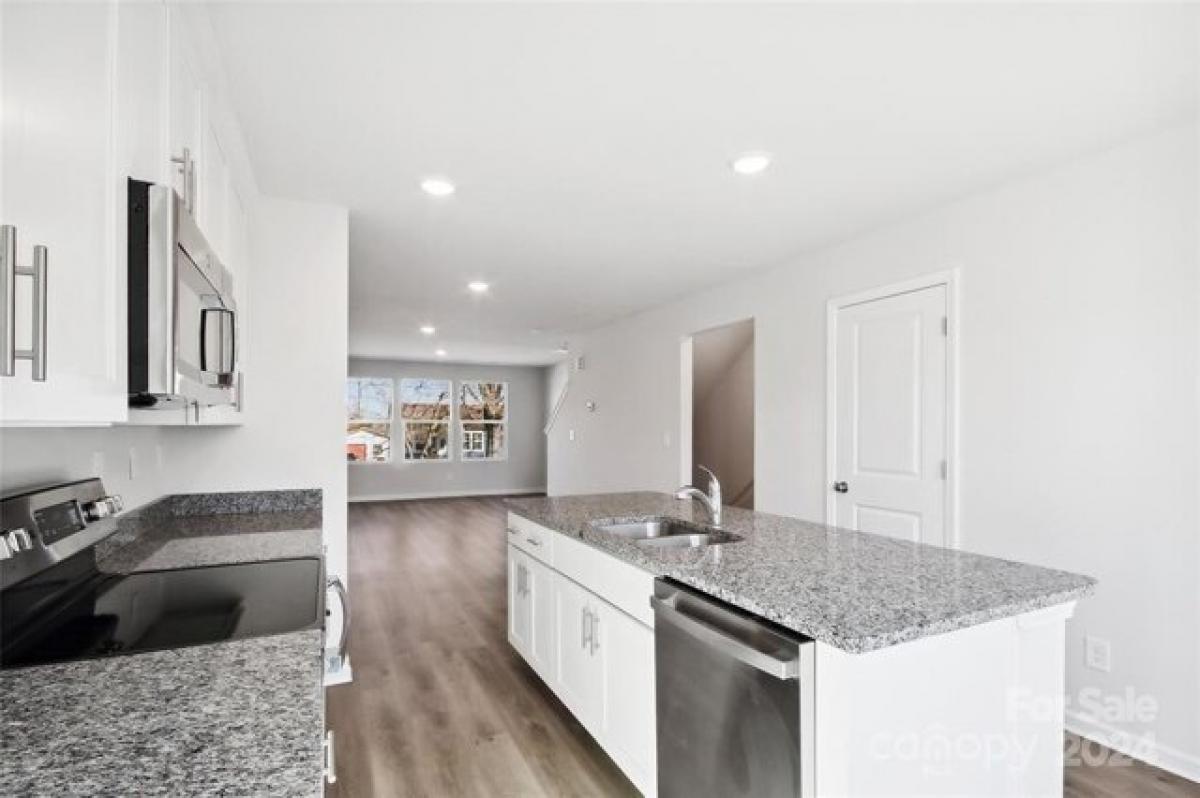 Picture of Home For Sale in Mooresville, North Carolina, United States