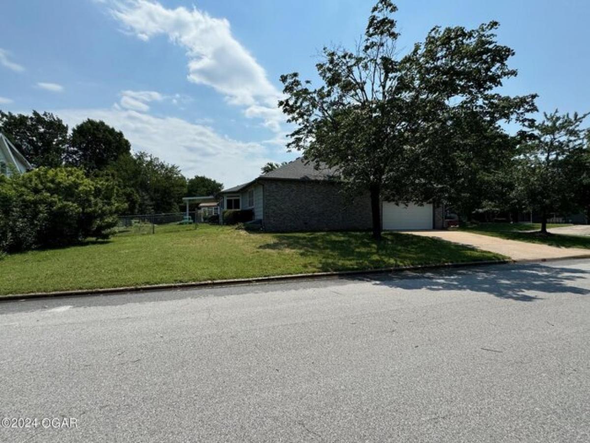 Picture of Home For Sale in Joplin, Missouri, United States