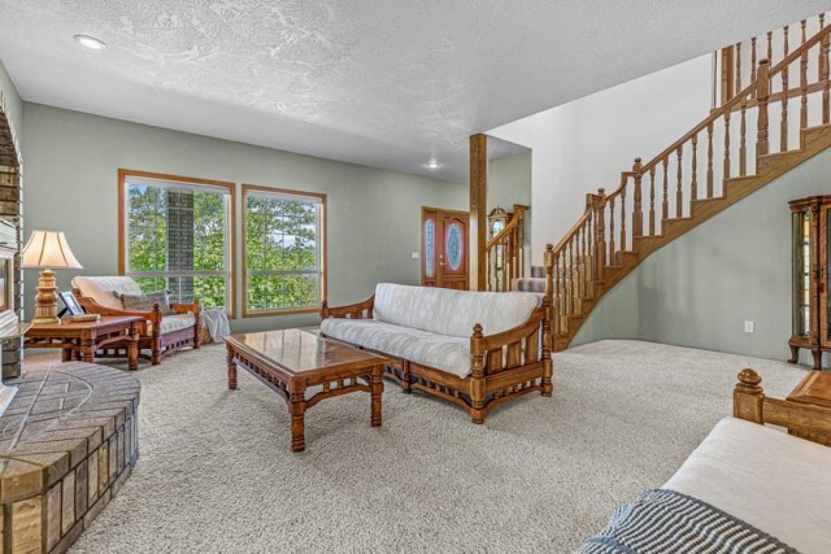 Picture of Home For Sale in Grants Pass, Oregon, United States