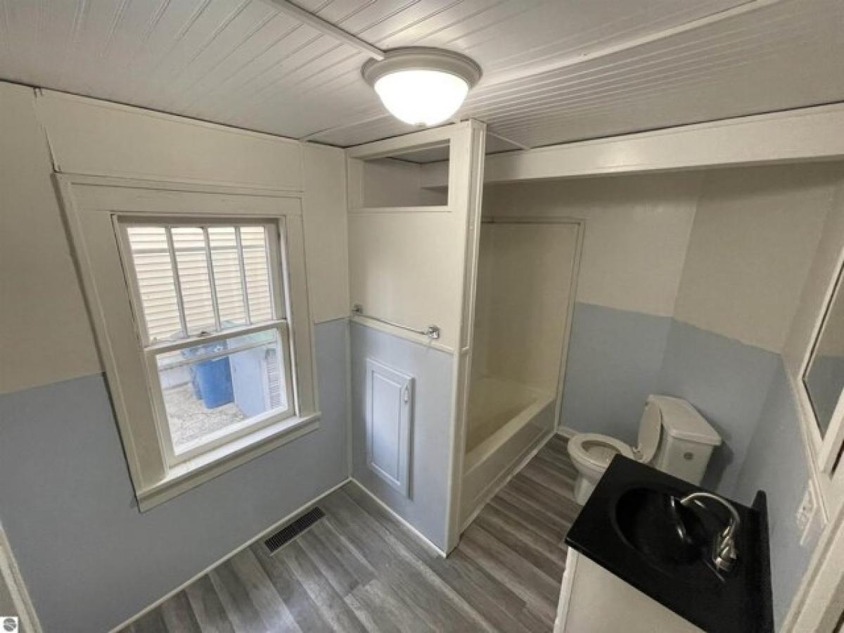 Picture of Home For Sale in Mount Pleasant, Michigan, United States