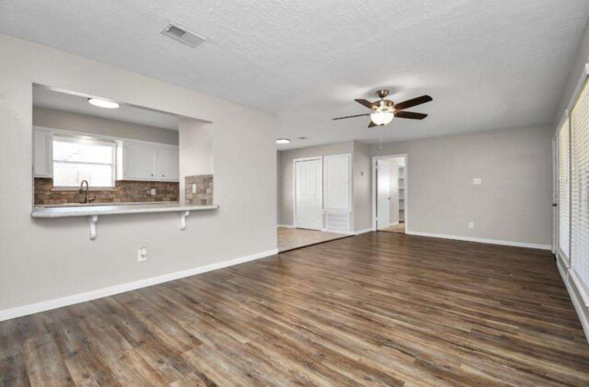 Picture of Home For Sale in Willis, Texas, United States