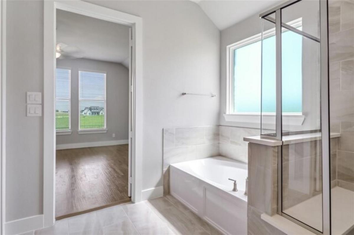 Picture of Home For Sale in Waxahachie, Texas, United States