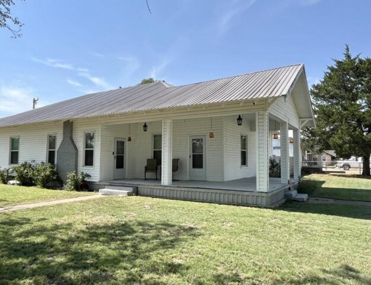 Picture of Home For Sale in Claude, Texas, United States