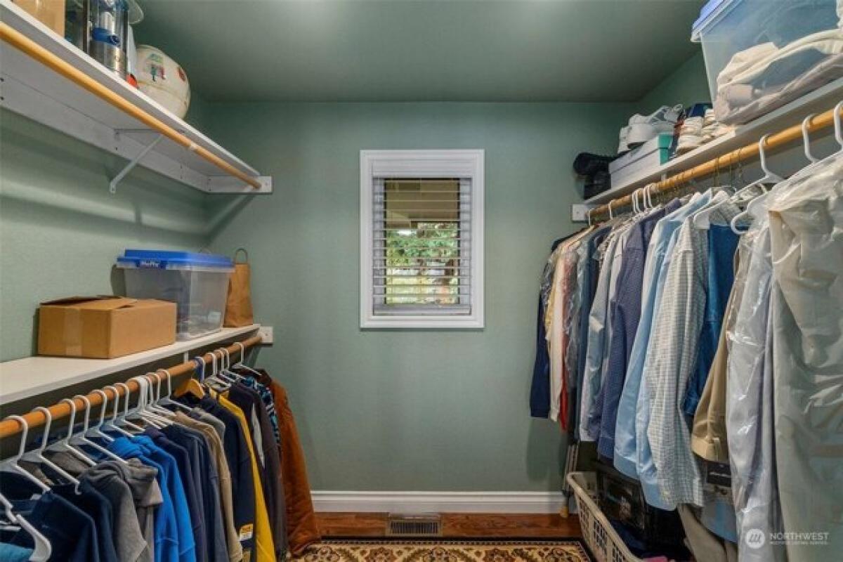 Picture of Home For Sale in Olympia, Washington, United States