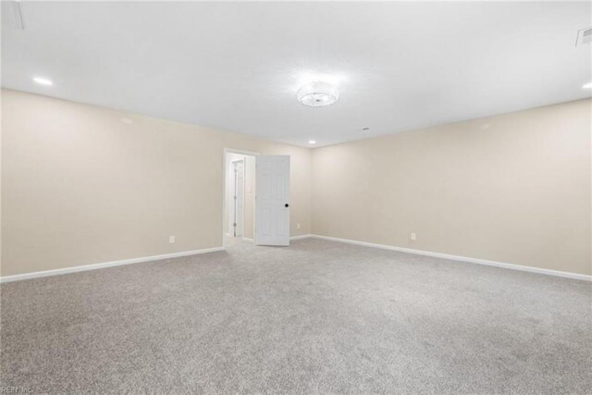 Picture of Home For Sale in Hampton, Virginia, United States