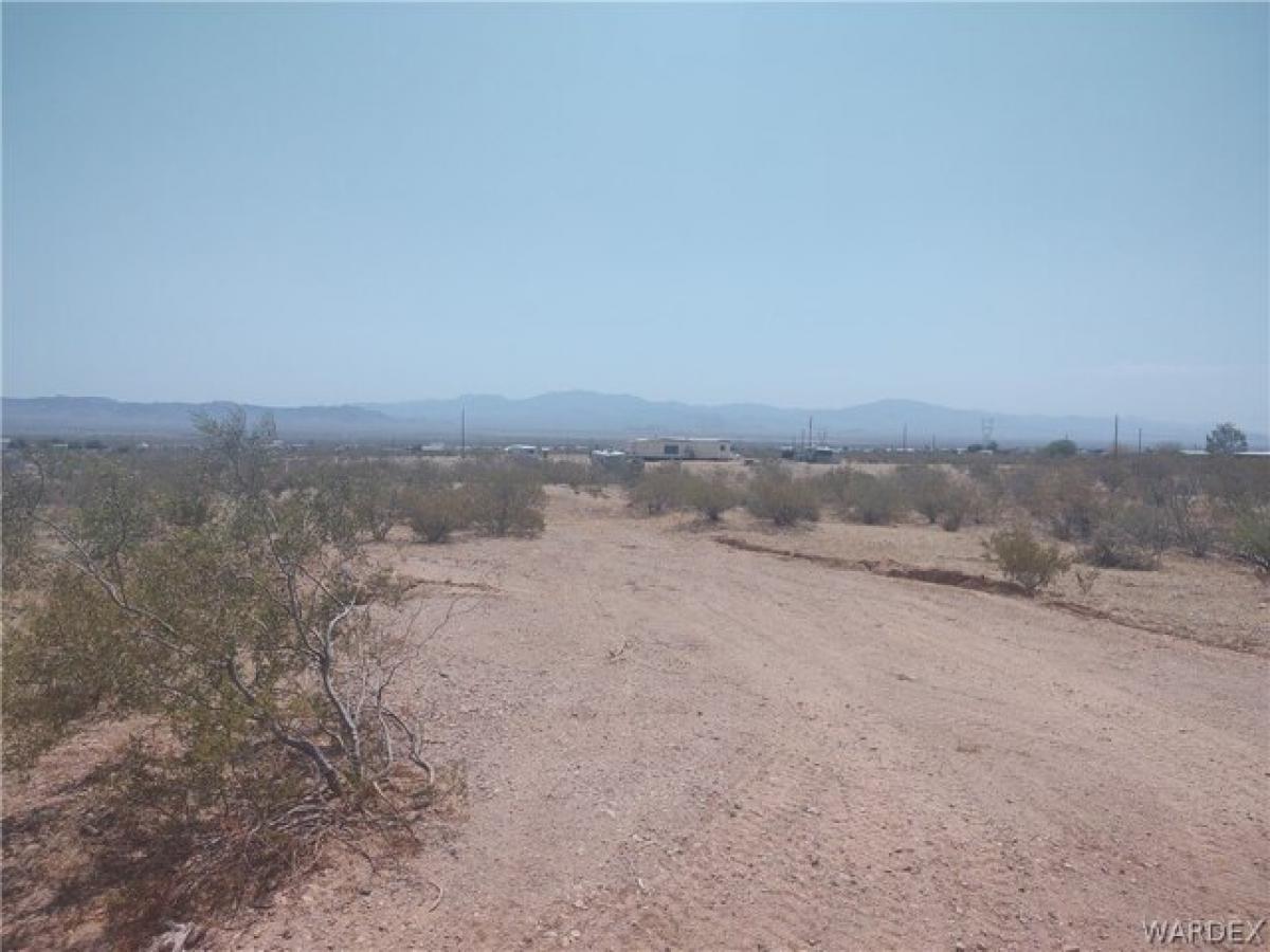 Picture of Residential Land For Sale in Golden Valley, Arizona, United States