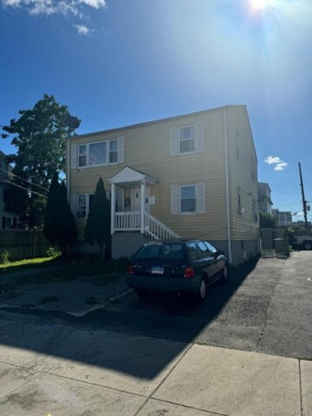 Picture of Home For Sale in Stamford, Connecticut, United States