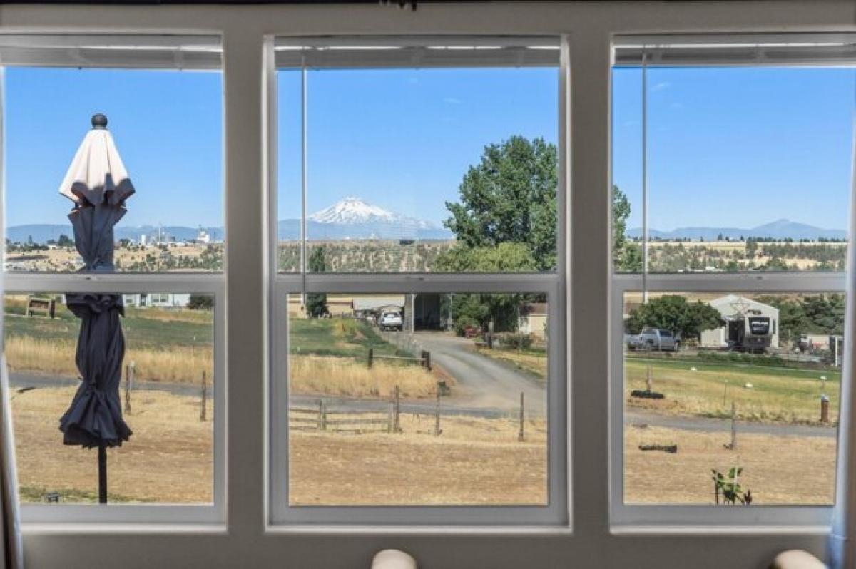 Picture of Home For Sale in Madras, Oregon, United States