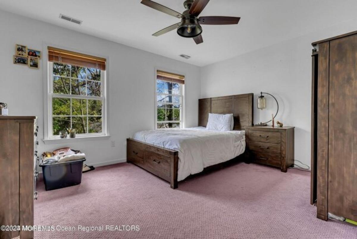 Picture of Home For Sale in Oakhurst, New Jersey, United States