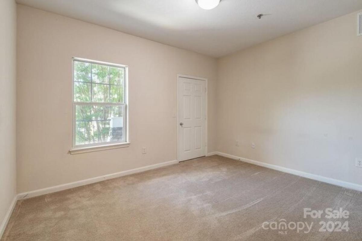 Picture of Home For Sale in Candler, North Carolina, United States