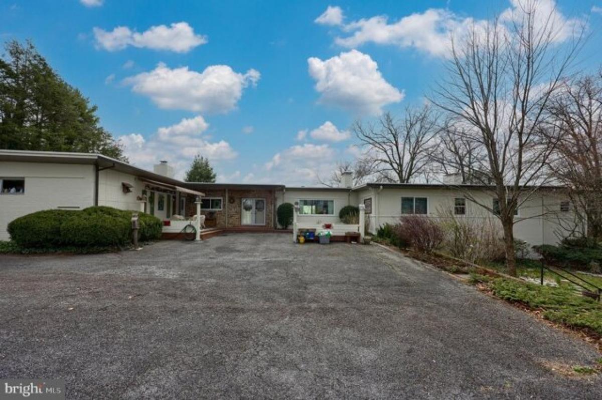 Picture of Home For Sale in Lancaster, Pennsylvania, United States