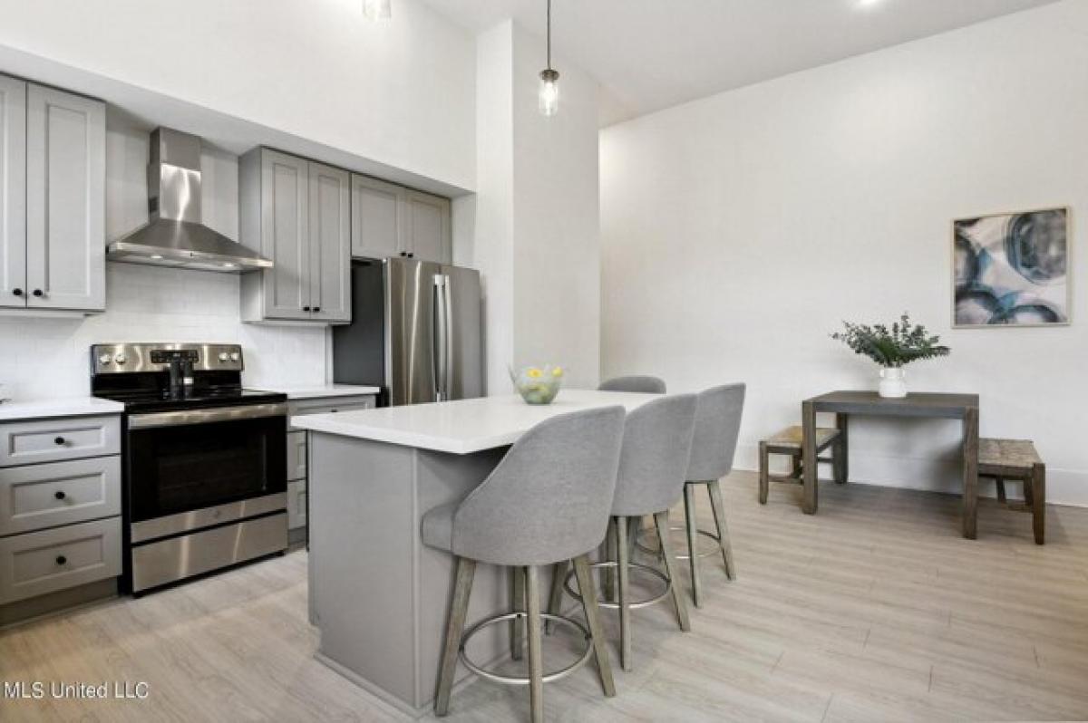 Picture of Home For Sale in Bay Saint Louis, Mississippi, United States