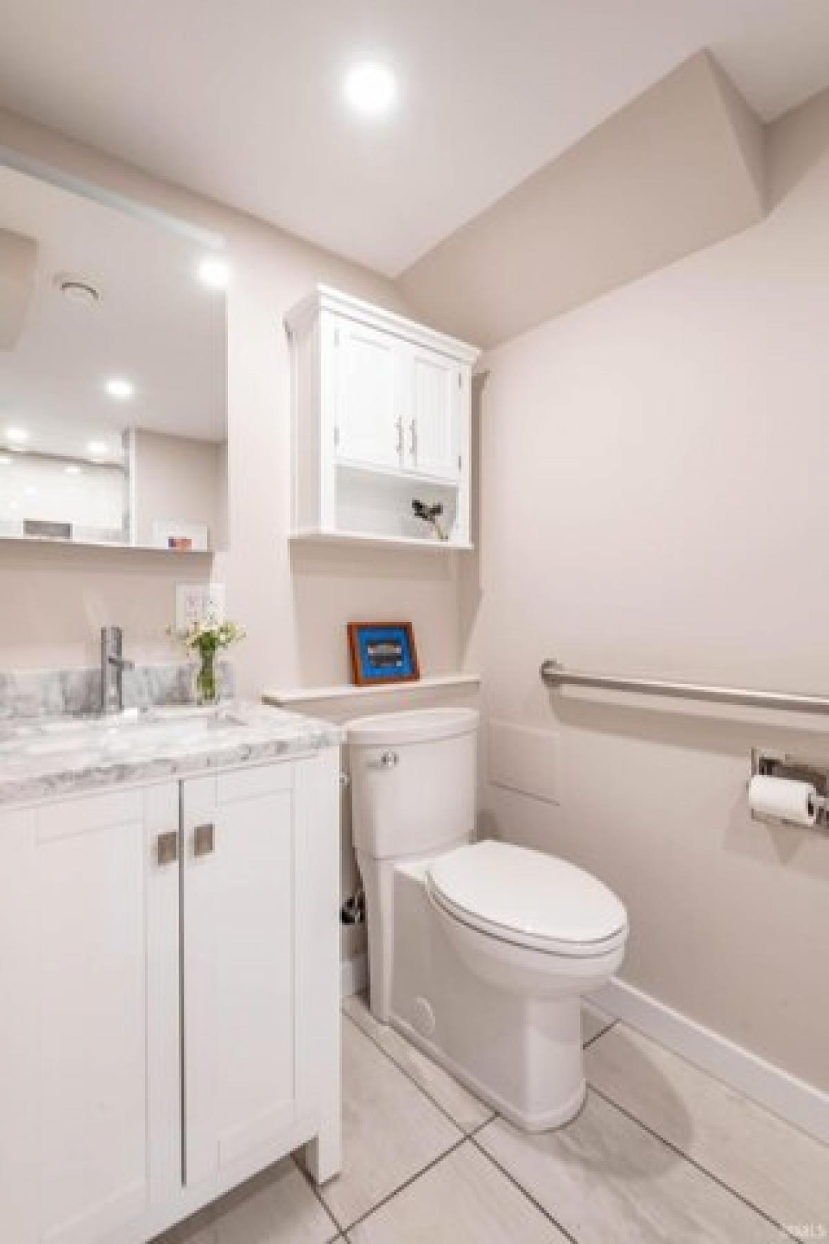 Picture of Home For Sale in Bloomington, Indiana, United States