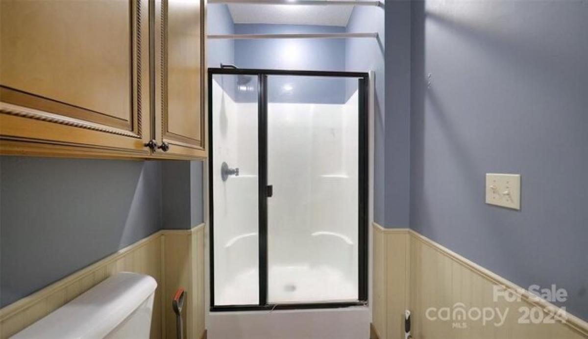 Picture of Home For Sale in Burnsville, North Carolina, United States