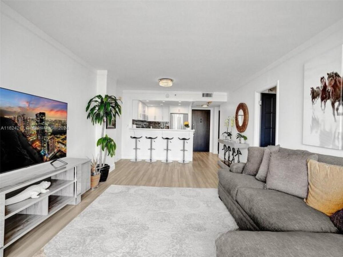 Picture of Home For Sale in North Miami, Florida, United States