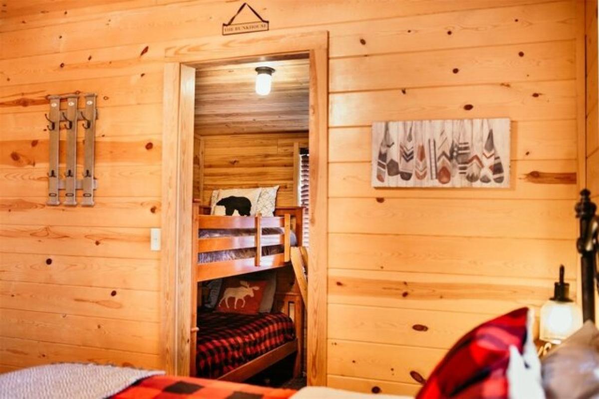 Picture of Home For Sale in Broken Bow, Oklahoma, United States