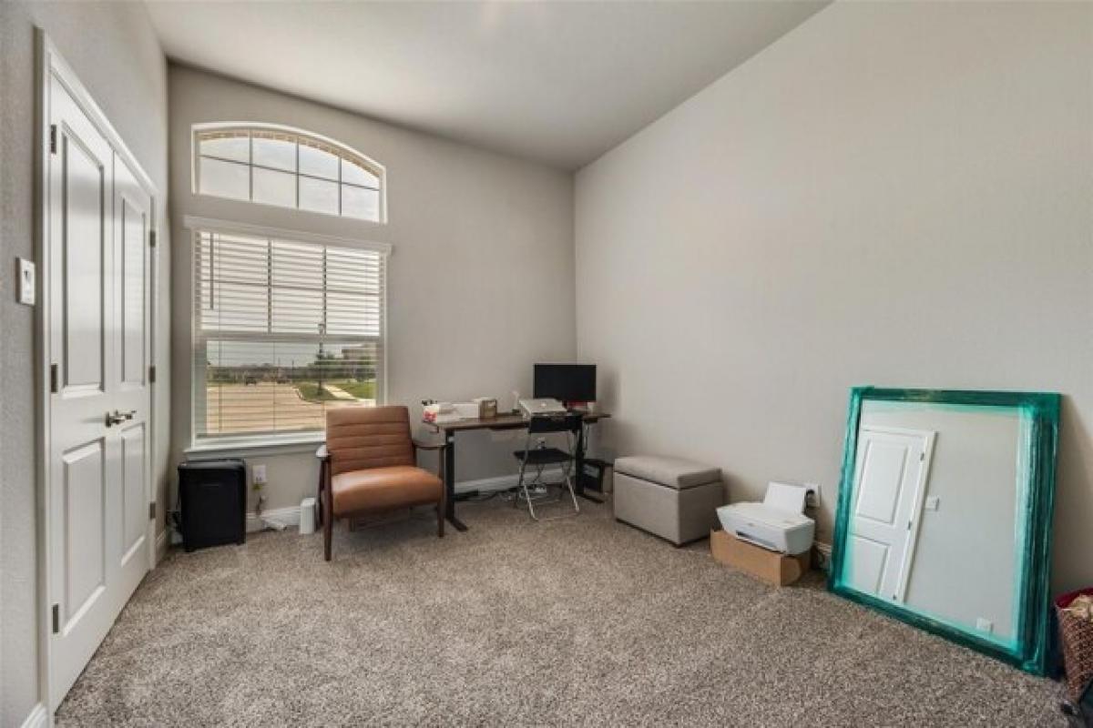 Picture of Home For Sale in Grand Prairie, Texas, United States