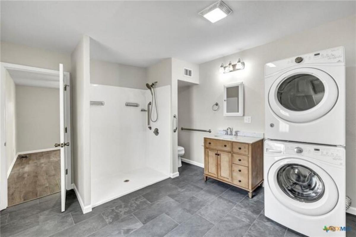 Picture of Home For Sale in San Marcos, Texas, United States