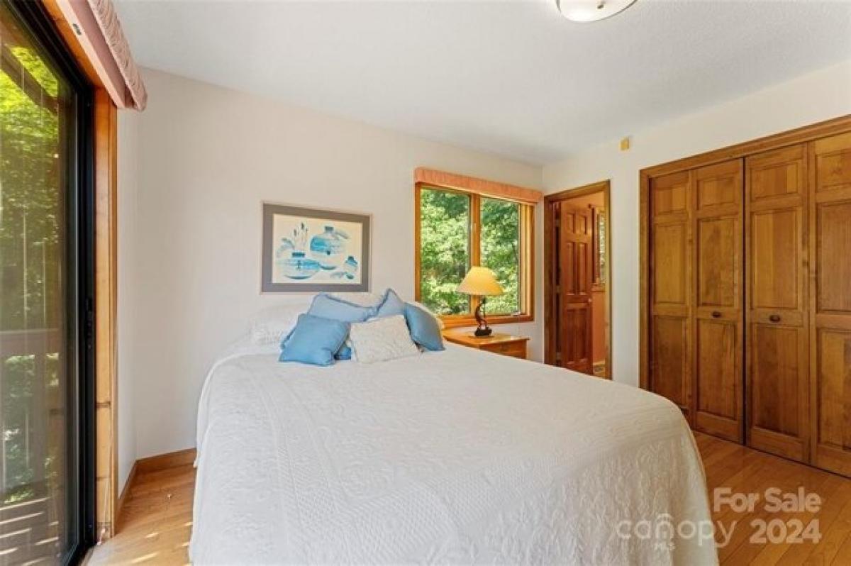 Picture of Home For Sale in Flat Rock, North Carolina, United States