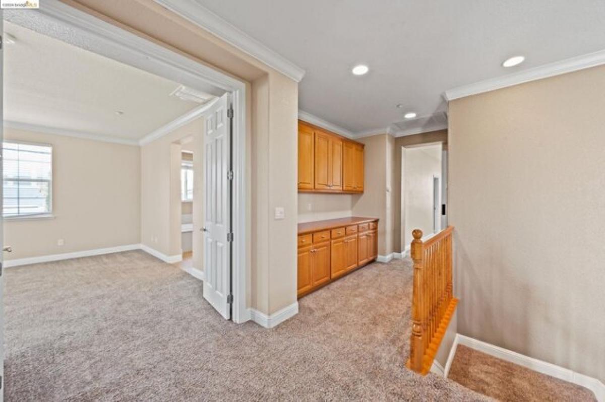 Picture of Home For Sale in Oakley, California, United States