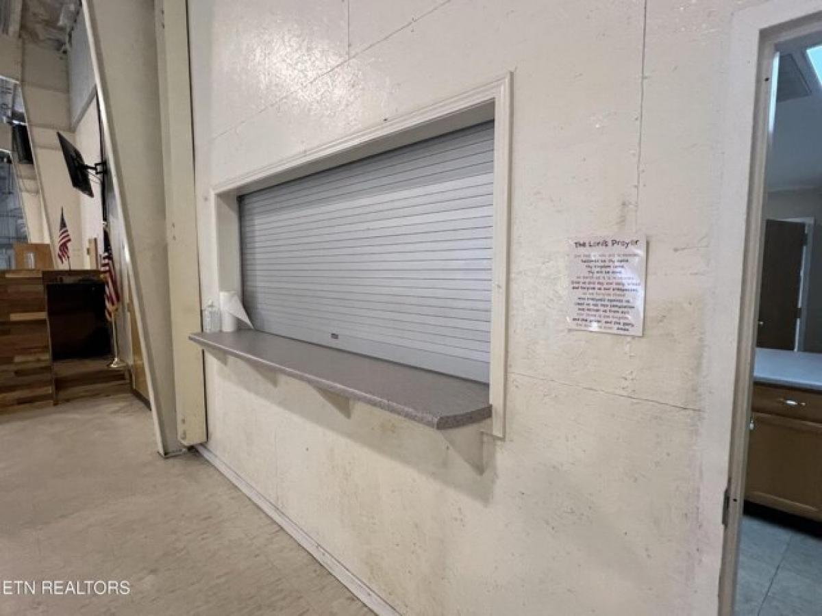 Picture of Home For Sale in Crossville, Tennessee, United States