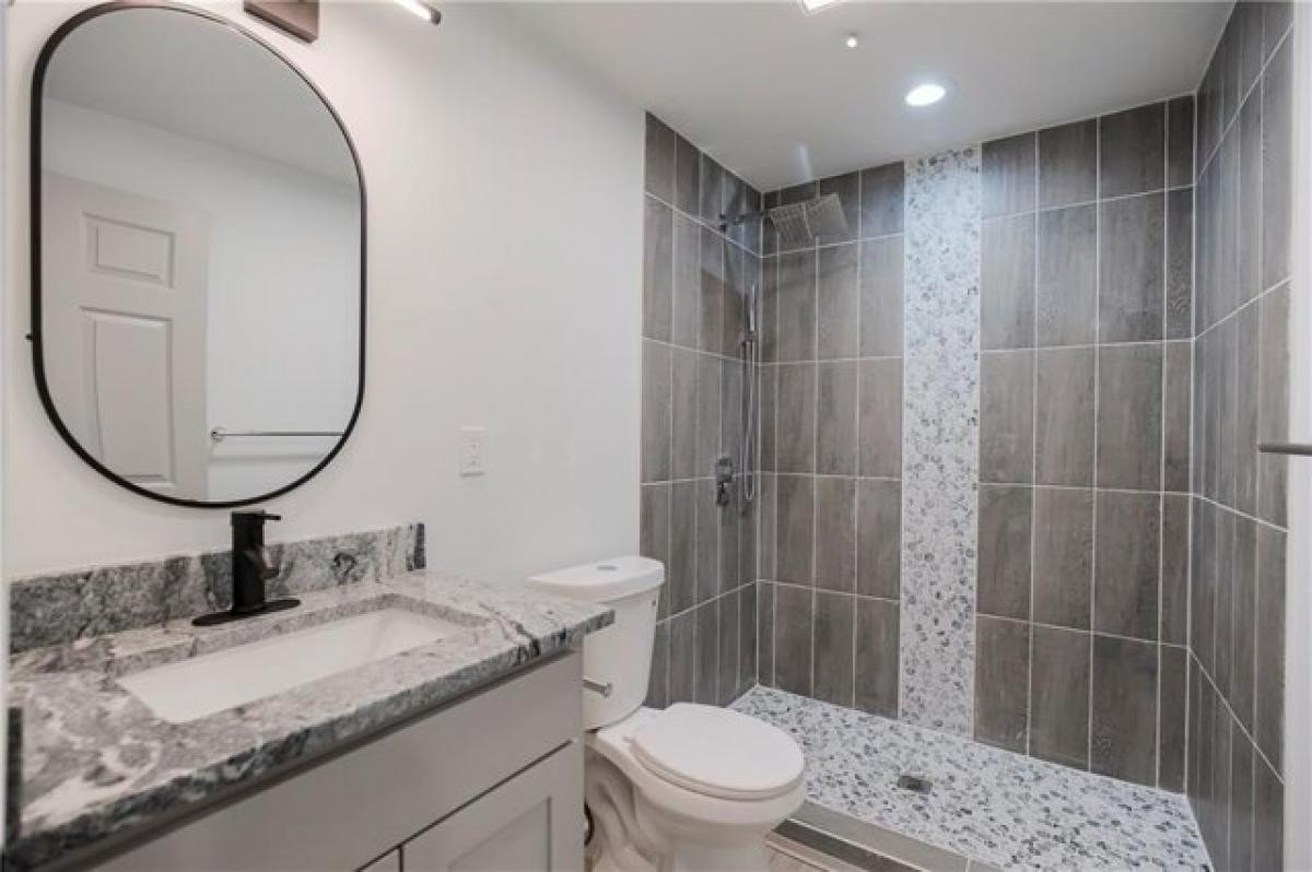 Picture of Home For Sale in Overland Park, Kansas, United States